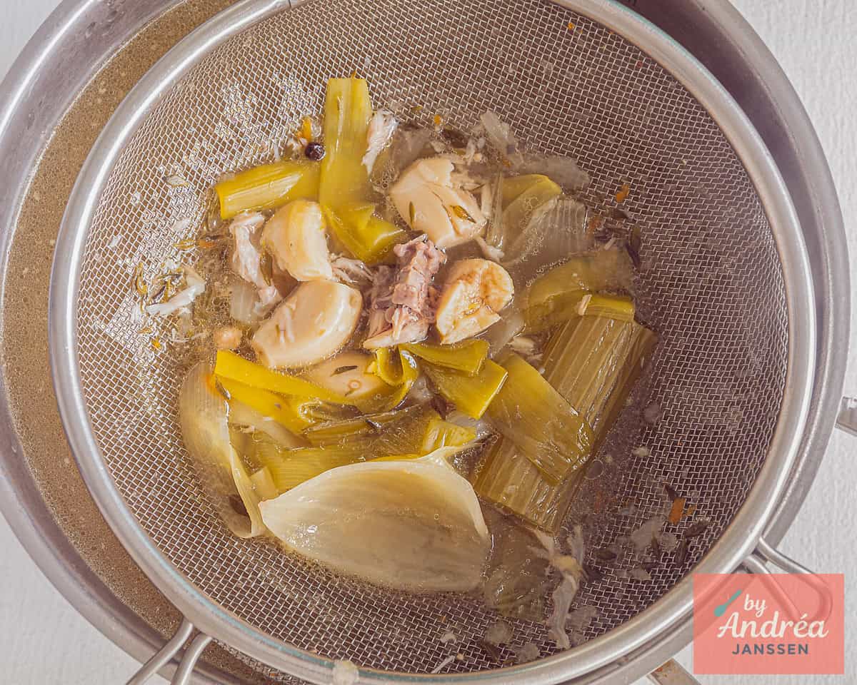 Sieve the chickenstock