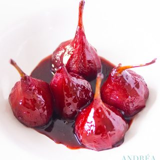 Pears au vin rouge aka poached pears