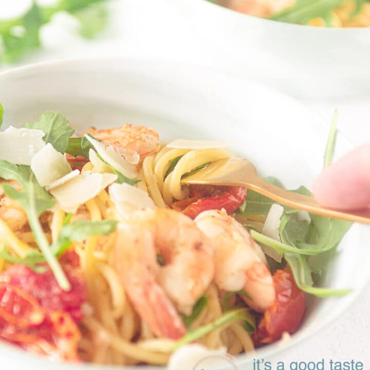 spaghetti met garnalen en rucola