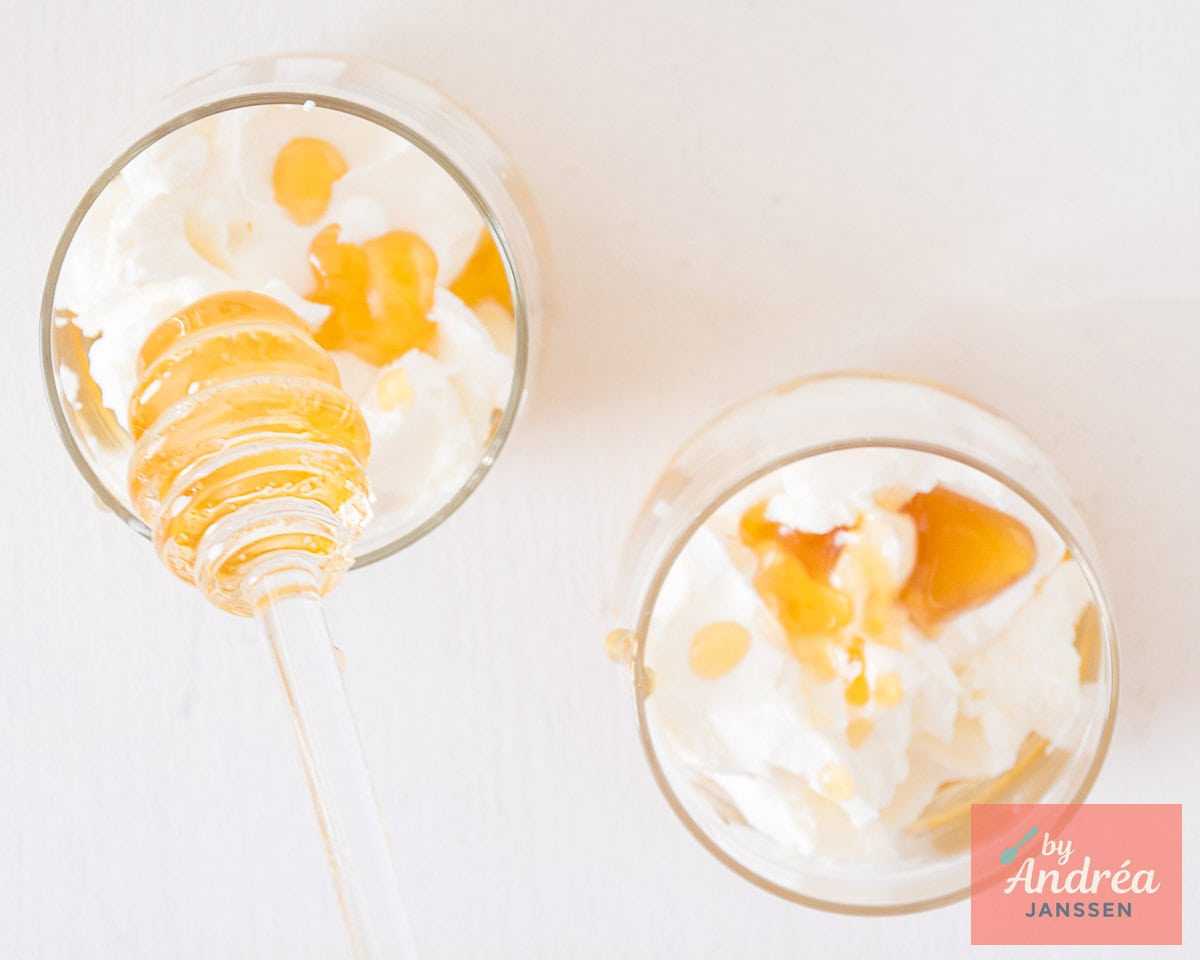 Divide the honey over the strained yogurt in the glasses.