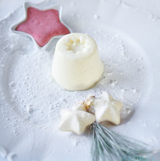 Buttermilk panna cotta with berry foam
