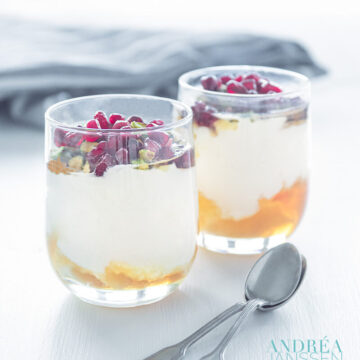 Yogurt with honey and pomegranate