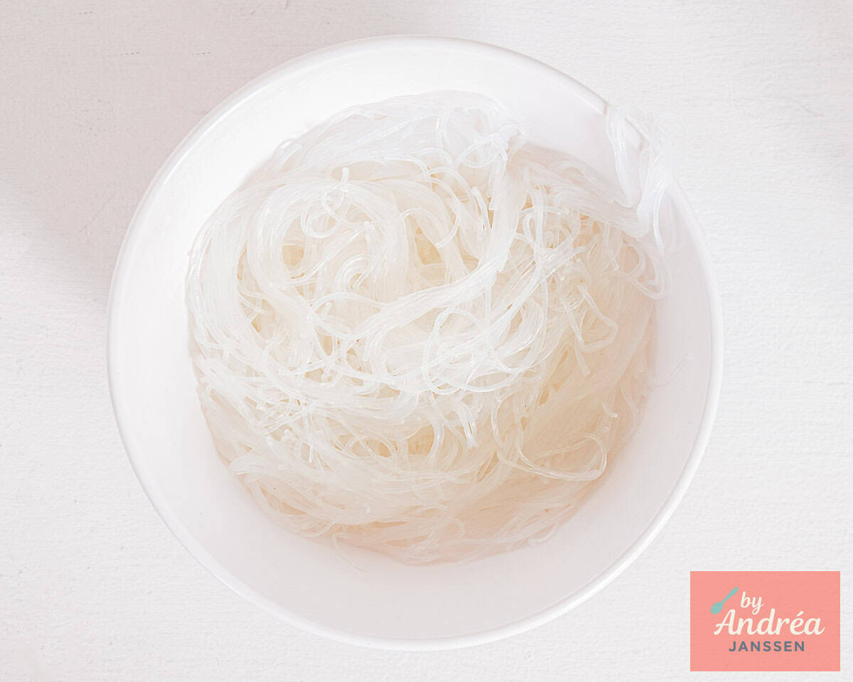 Soak the glass noodles in a white bowl