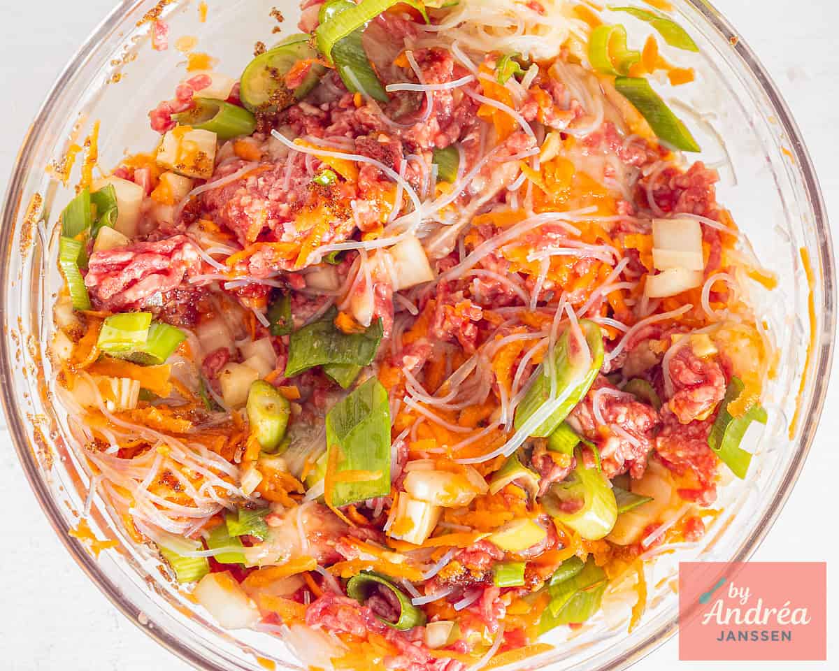 Mix everything for the filling in a glass bowl.