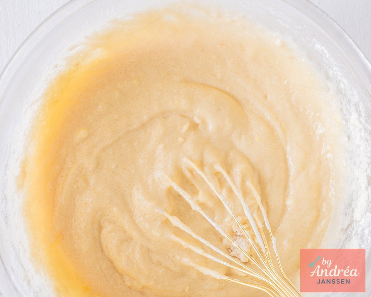 Mix the liquids with the solids to a batter without lumps in a glass bowl.