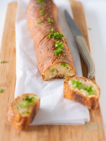 KNOFLOOK STOKBROOD MET KRUIDEN-11-bewerkt Knoflook stokbrood met kruidenboter