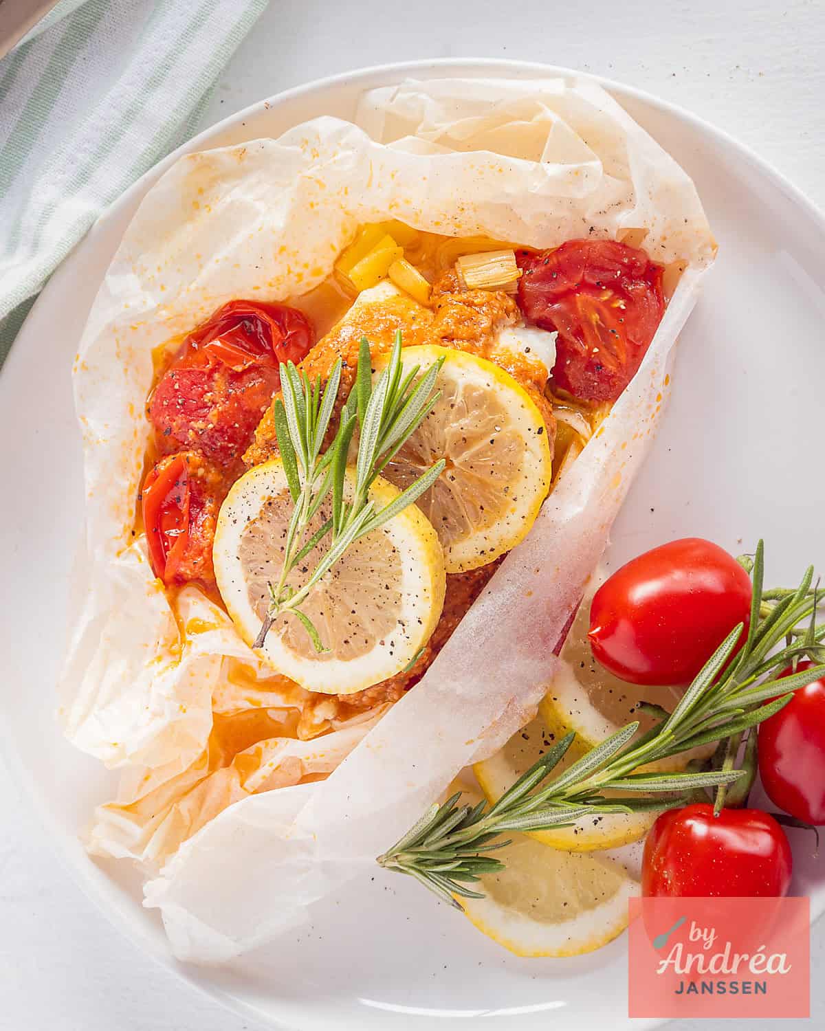 A picture from above with baked cod packets with tomatoes and pesto