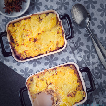 2 mini casseroles with Indian sauerkraut casserole