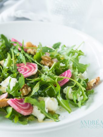 RUCOLA SALADE MET BIETJES, GEITENKAAS EN WALNOTEN-5 RUCOLA SALADE MET BIETJES, GEITENKAAS EN WALNOTEN-5