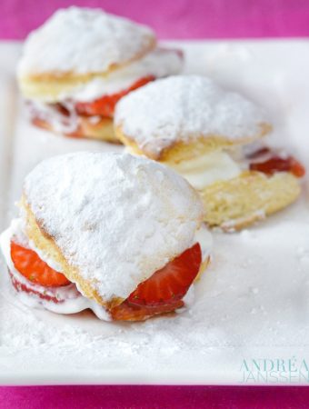 SCONES MET AARDBEIEN VOOR JE VALENTIJN-bewerkt Scones met aardbeien