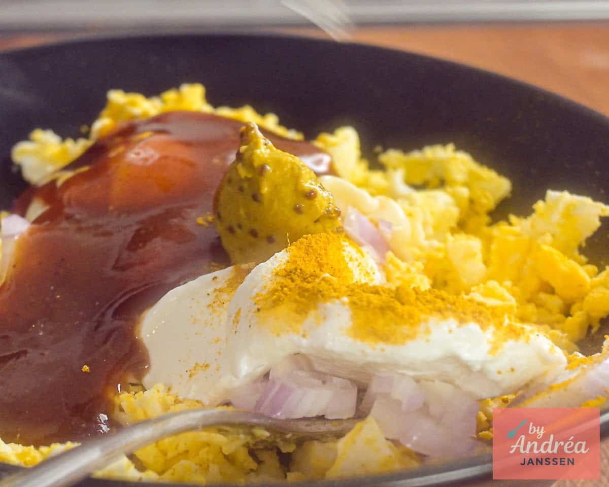 Mashed eggs with curry, mayonnaise, Greek Yogurt, curry powder, onion and lemon juice