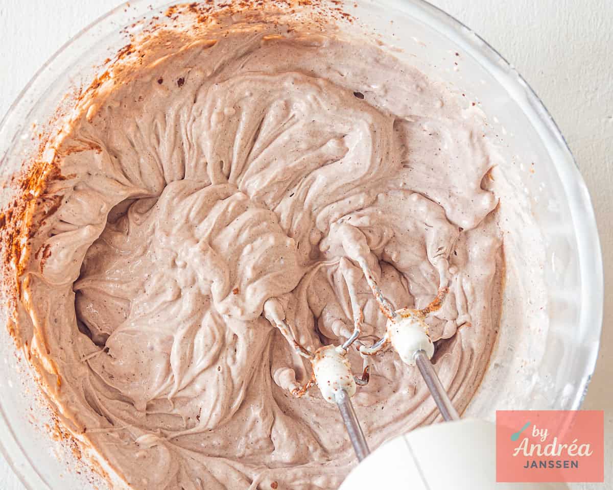 Make the chocolate cream with mascarpone.