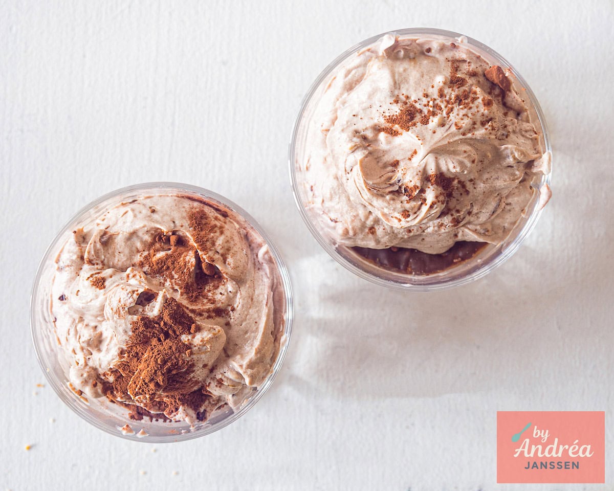 Sprinkle the chocolate tiramisu with cocoa powder.