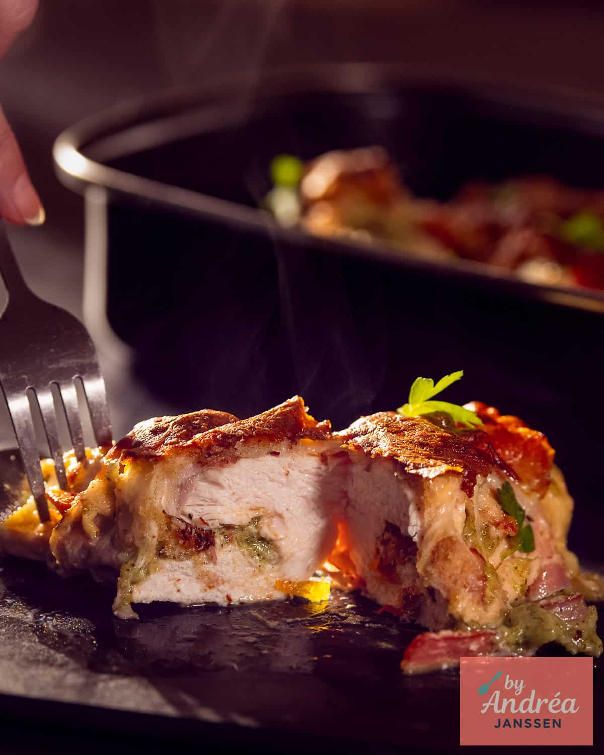 A sliced ​​chicken breast with pesto and mozzarella. The inside is visible.