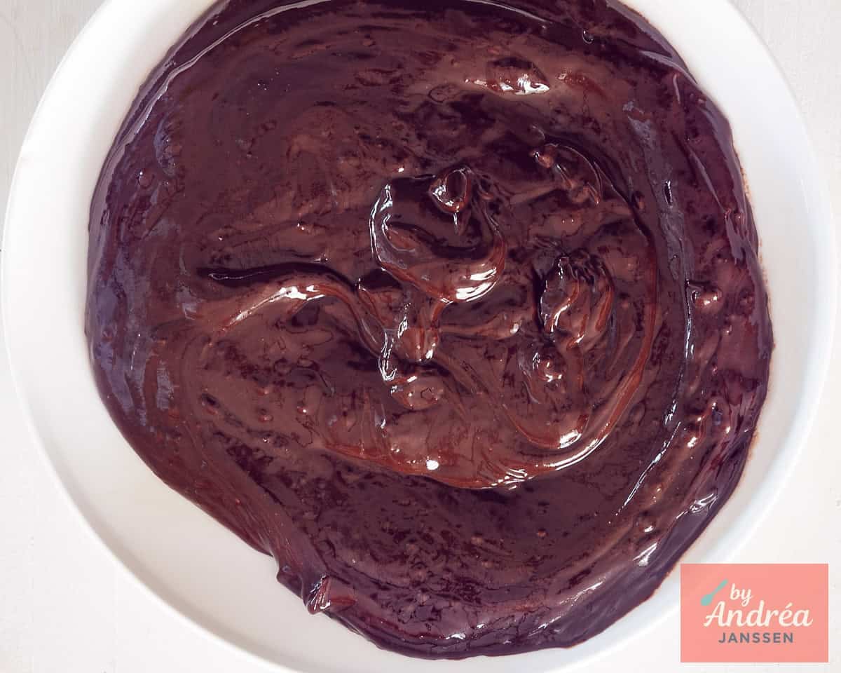 Let the truffle filling harden on a plate.