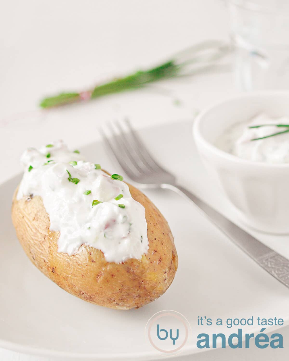 gepofte aardappel met kwark en bieslook