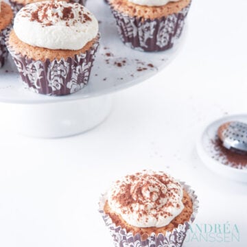 A tart plate with Tiramisu cupcakes and cocoa