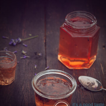 Apple jelly with lavender