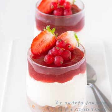No-bake cheesecake in a glass