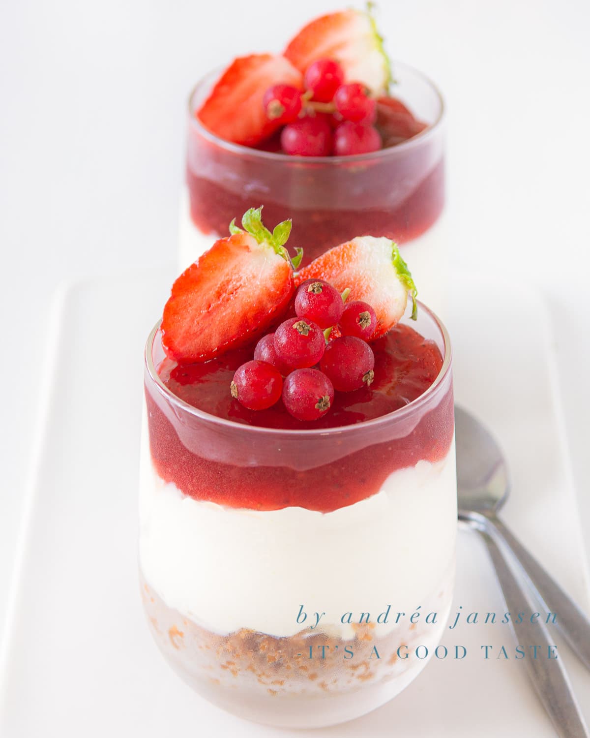 No-bake cheesecake in a glass-image