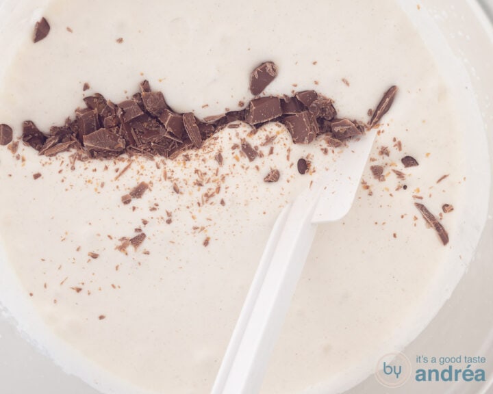 Mix the buckskin chocolate into the cream mixture with a white spatula.