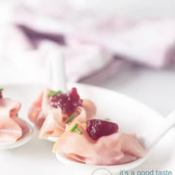 2 small plates with ham and cranberry on a red carpet