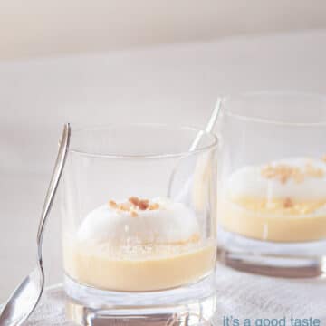 two glasses filled with Oeufs a la neige topped with almond praline