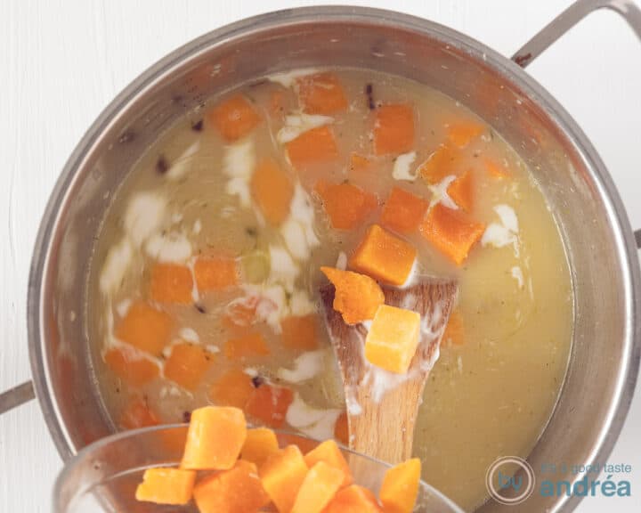 Pumpkin cubes are added to the broth.