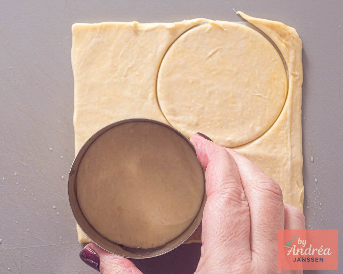 Puff pastry circles cut with a round cutter for air fryer appelbeignets