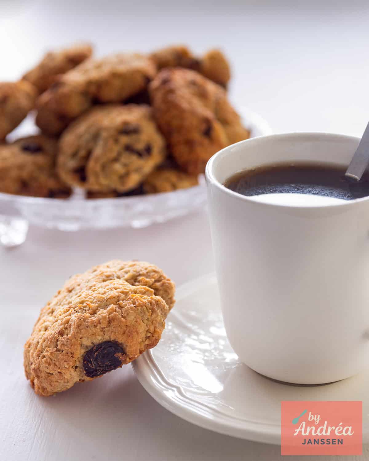 Simple Oatmeal Raisin Cookie Recipe (Crunchy)