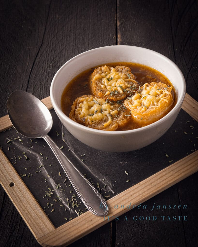 Uiensoep met maar 6 ingrediënten