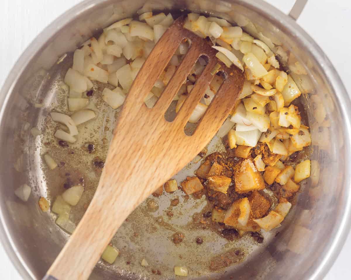 Fried onions with curry spices.