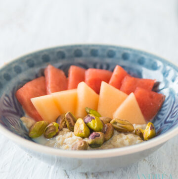 ontbijtrecept havermout met vers fruit en noten