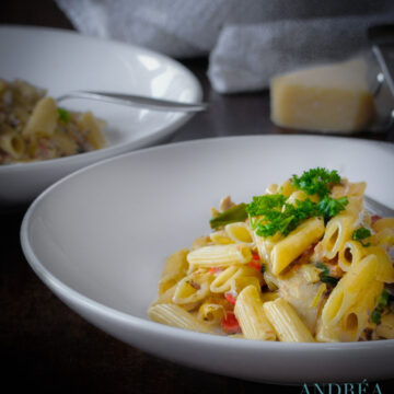 Penne met gerookte makreel en kruidenkaas