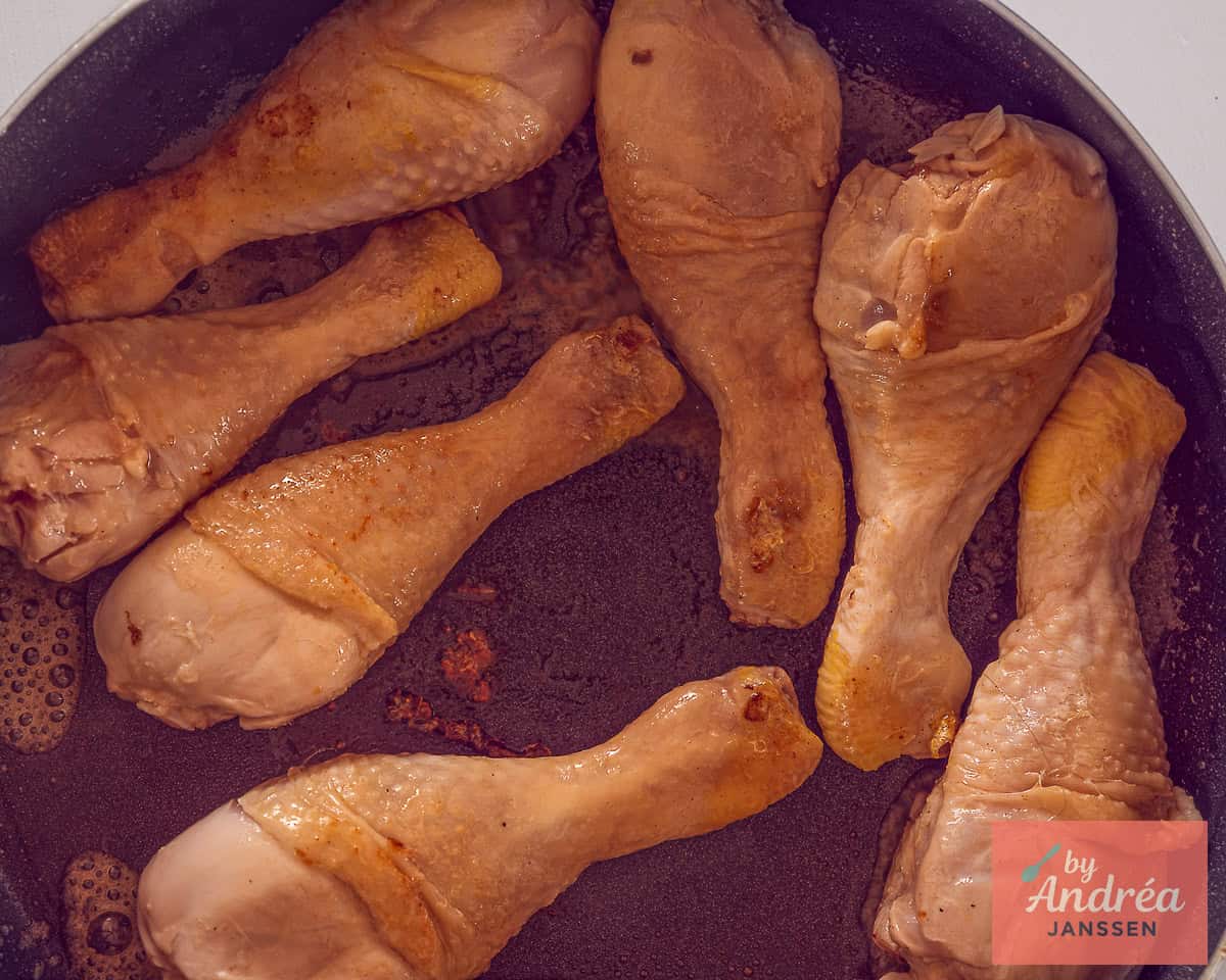 Kipdrumsticks die gestoofd worden