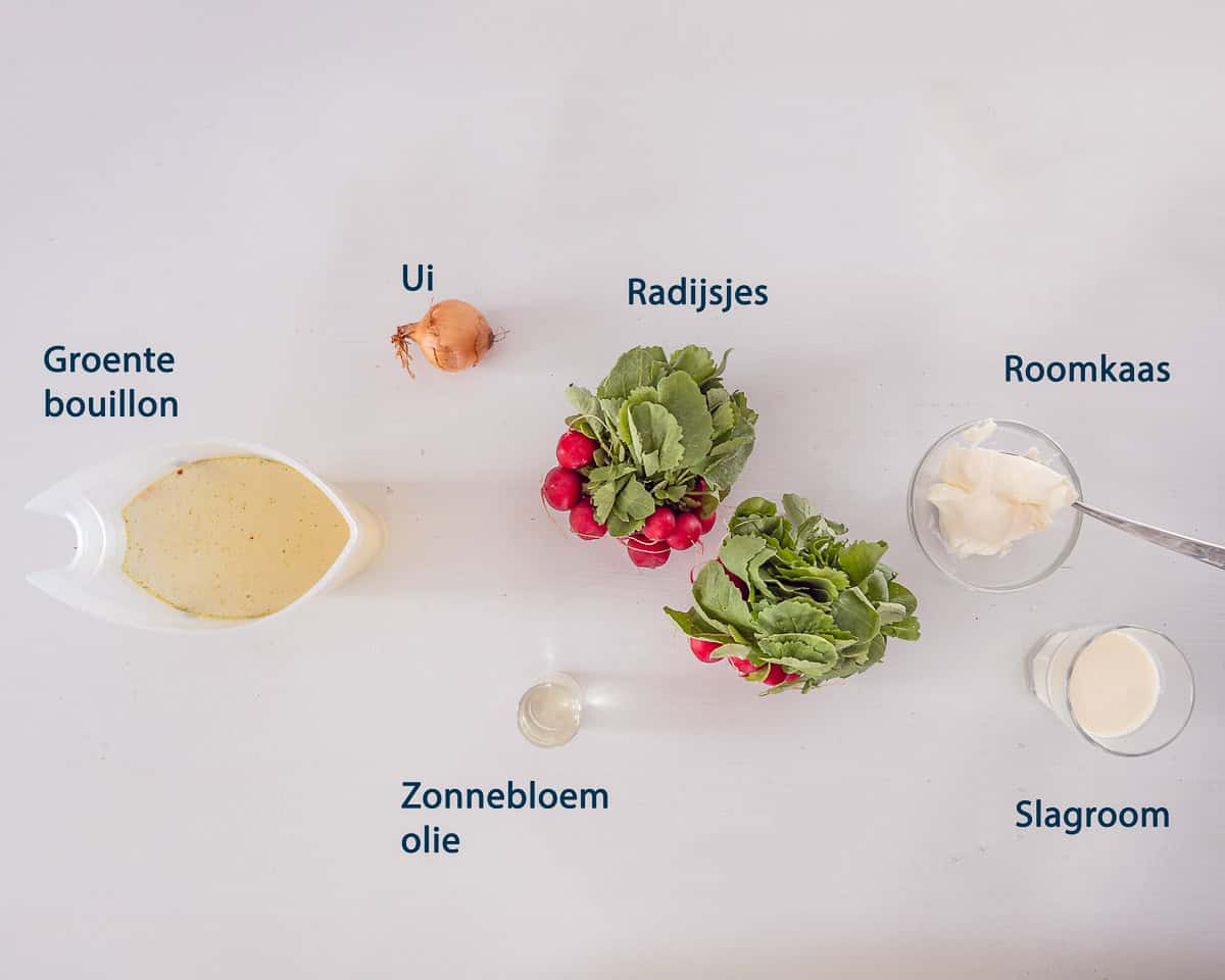Ingredienten Romige radijssoep met een witte ondergrond met tekst beschrijving