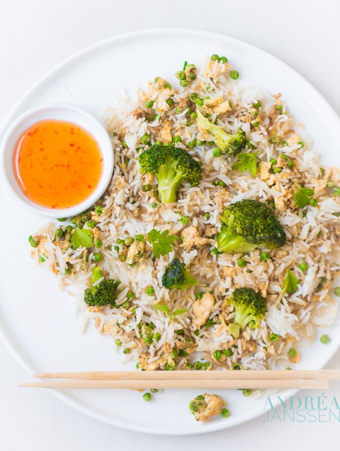 Gebakken rijst met ei en knoflook broccoli – baked rice with egg and garlic broccoli Gebakken rijst met ei en knoflook broccoli - baked rice with egg and garlic broccoli