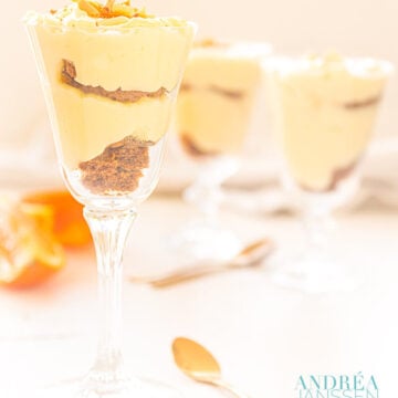 orange pudding with coffee cookies