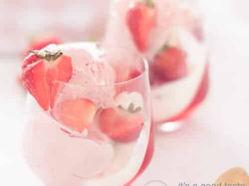 Simple Make-Ahead Christmas Dessert with Strawberries