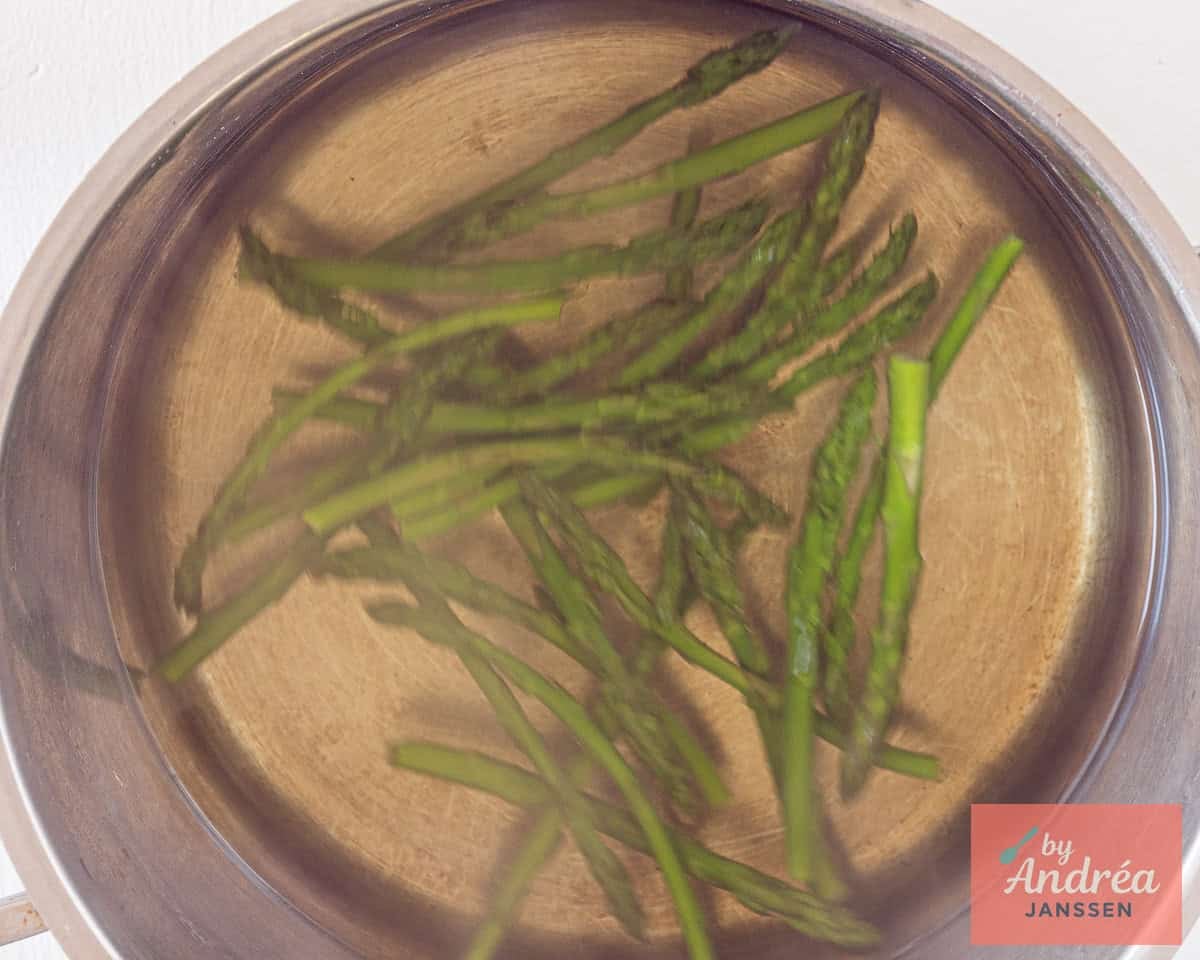Cooking green asparagus until tender