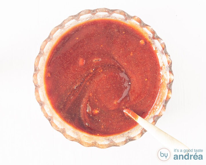 Stir the ingredients for the sauce together in a glass bowl.