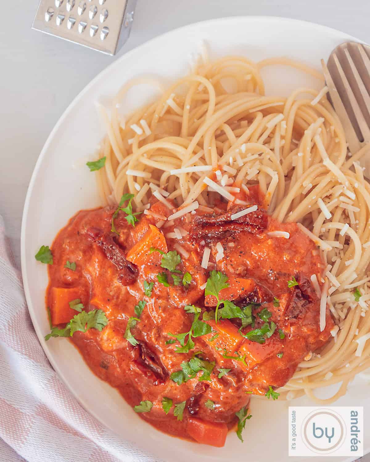 A photo from above of spaghetti with a tomato mascarpone minced meat sauce.