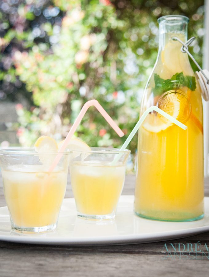 Ijsthee met sinaasappel en citroen -ice tea with orange and lemon ijsthee met sinaasappel en citroen