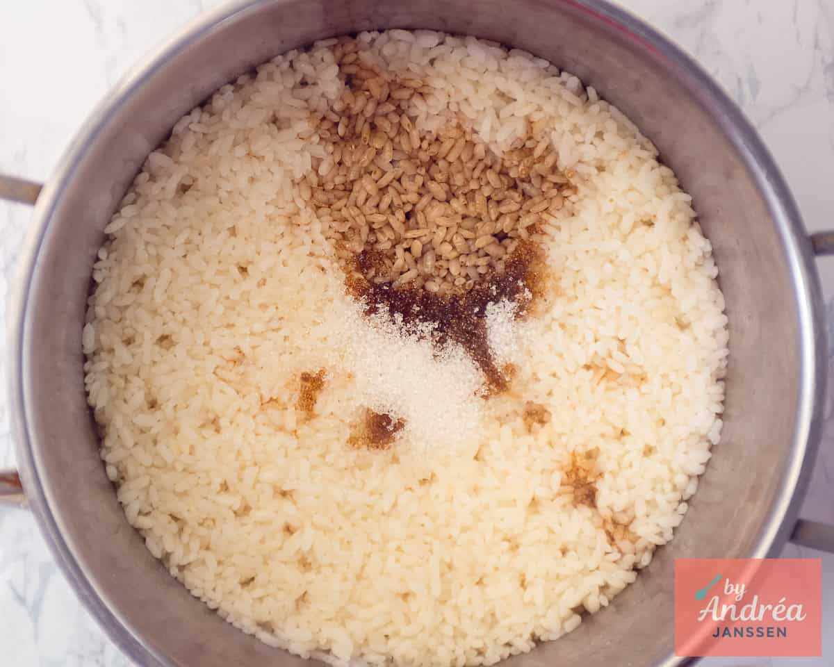 Flavoring sushi rice in a pan