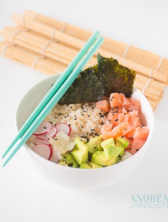 Sushi bowl met gerookte zalm Sushi bowl met gerookte zalm