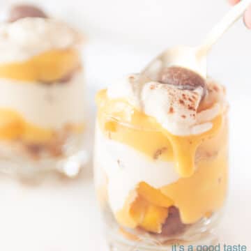 A recipe for a quick tiramisu with eggnog and peaches