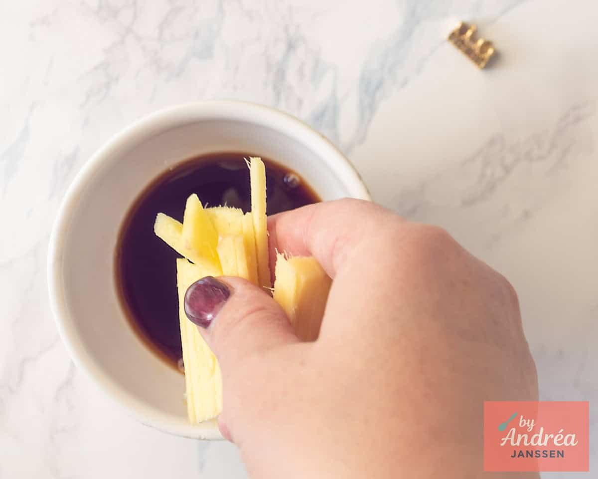 Sauce in which strips of ginger are placed