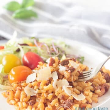 Macaroni on a plate