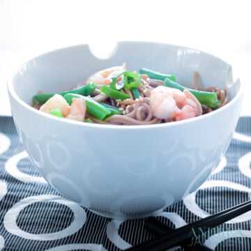 a bowl with noodles, shrimp and green beans