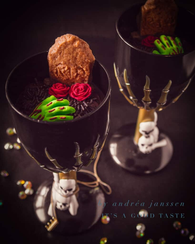 Graveyard dessert with gingerbread cookies